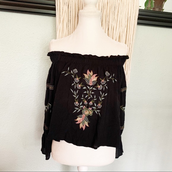 American Eagle Outfitters off shoulder top - Picture 1 of 9